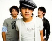 OMG~ Jonas Brother’s LOVE BUG!!!
