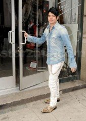 Adam Lambert Reaches Top Of US Charts