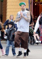 Travis Barker Calls Out The LAPD On Twitter
