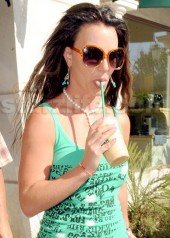 Britney Spears Offers A Mothers Advice To Beyonce