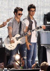 Kevin Jonas and Wife Danielle Deleasa To Star in Reality TV Show