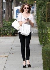 Emma Roberts Dating Gossip Girl’s Chace Crawford?