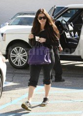 Khloe Kardashian Offers Sister Kim Some Last Minute Wedding Advice