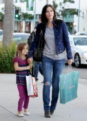Courteney Cox And Cast Try To Re-name ‘Cougar Town’