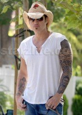 Billy Ray Cyrus To Pen Autobiography