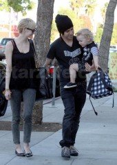 Ashlee Simpson Files For Divorce From Pete Wentz