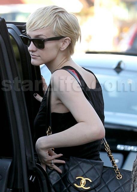 Ashlee Simpson Already Spotted With New Man? 110310 SL Simpson Wentz14 Celebs Photo Ashlee Simpson Already Spotted With New Man?