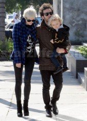Pete Wentz And Ashlee Simpson Spotted At Lunch With Son
