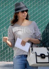 Eva Longoria’s Almost Wardrobe Malfunction on Letterman