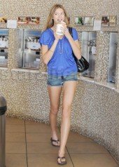 EXCLUSIVE!!! Kylie Bisutti Grabs Some Frozen Yogurt