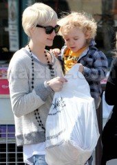 Ashlee Simpson Steps Out With New Squeeze