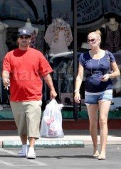 EXCLUSIVE!!! Kevin Federline And Victoria Prince Shop For School Uniforms