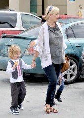 Pregnant Tori Spelling And Kids Hit The Mall