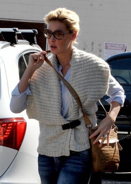 Katherine Heigl Lunches With Hubby in LA 102611 SL Heigl04 Celebs Photo Katherine Heigl Lunches With Hubby in LA