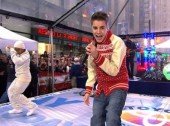 Justin Bieber Treats Fans To Christmas Tunes On Today Show