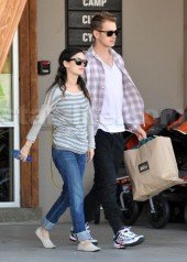 EXCLUSIVE!!!  Rachel Bilson And Hayden Christiansen Shopping For An Outdoor Adventure