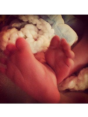 Hilary Duff tweeted a photo of her newborn son Luca's feet to her Twitter