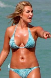 Brooke Hogan to sexy Mom: “Oh yeah?!  Well, can you do THIS?”