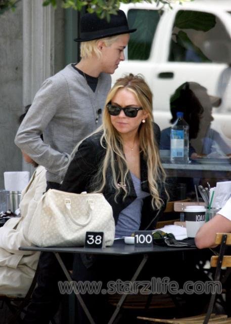 Lohan aint lettin Michelle Tanner near her woman!