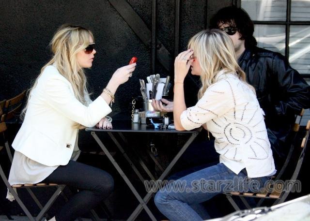 Lindsay does lunch ...again main 14 Celebs Photo Lindsay does lunch ...again