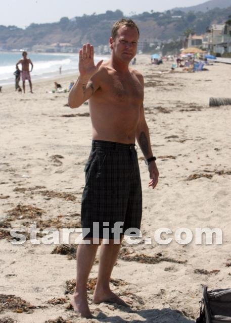 Spotted at The Beach... With No Girls... 081708 sl sutherland09 Celebs Photo Spotted at The Beach... With No Girls...