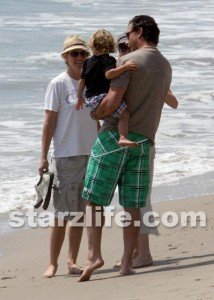 Malibu is the place to be! main 121 214x300 Celebs Photo Malibu is the place to be!