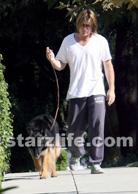 Billy Ray Gives Mileys BF His Blessing.