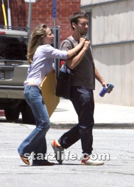 Tobey and Jennifer Expecting Again! main 16 Celebs Photo Tobey and Jennifer Expecting Again!