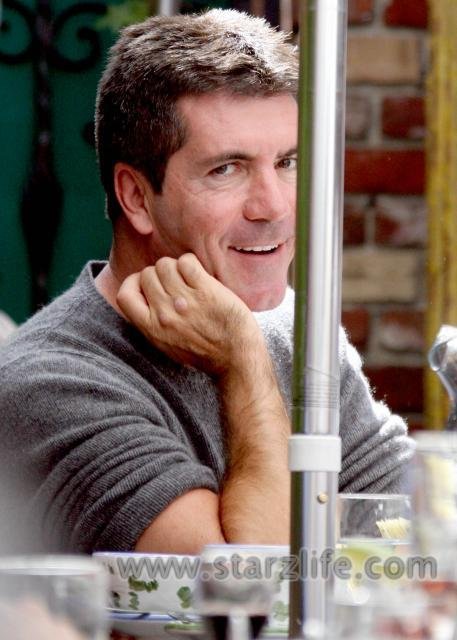 Simon Advises X Factor Contestants to Step it Up For Spears.
