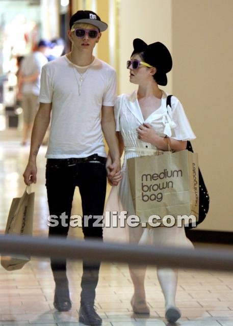 Wedding Bells for Kelly Osbourne? main 6 Celebs Photo Wedding Bells for Kelly Osbourne?