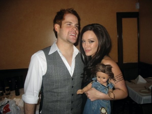 Hilarys Hot Halloween Costume? normal brangelina Celebs Photo Hilarys Hot Halloween Costume?