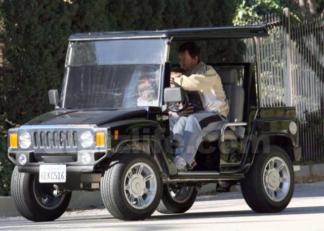 Look What the Whalbergs Got For Christmas! 122908 sl wahlberg04 Celebs Photo Look What the Whalbergs Got For Christmas!