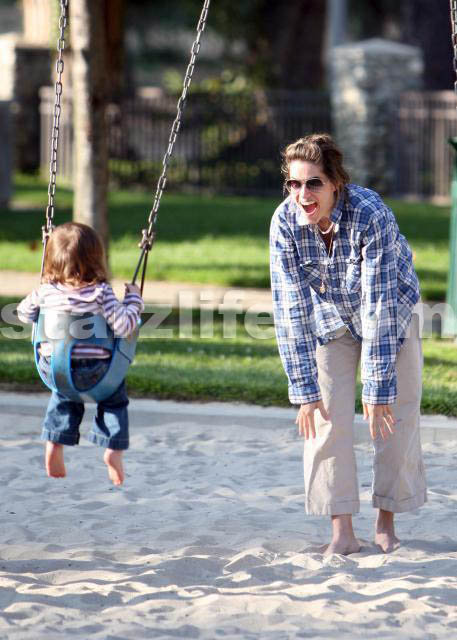 Happy Birthday Amanda Peet!
