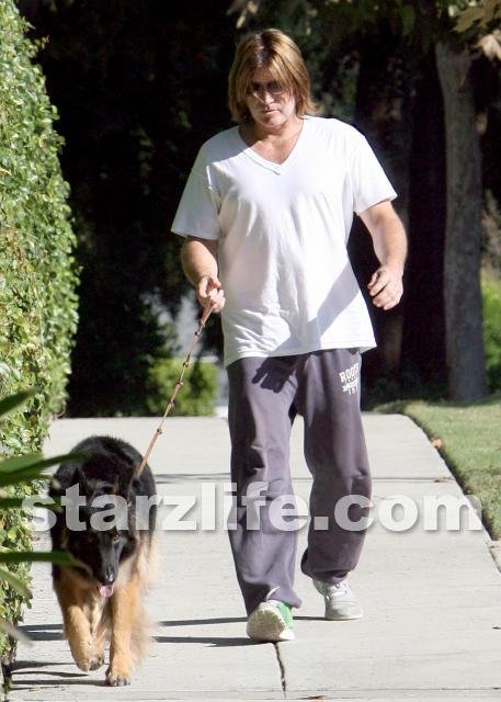 Fire Shuts Down Billy Ray Cyrus Concert. 