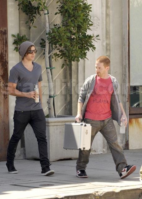 Zac Efron Gets Animated main 32 Celebs Photo Zac Efron Gets Animated