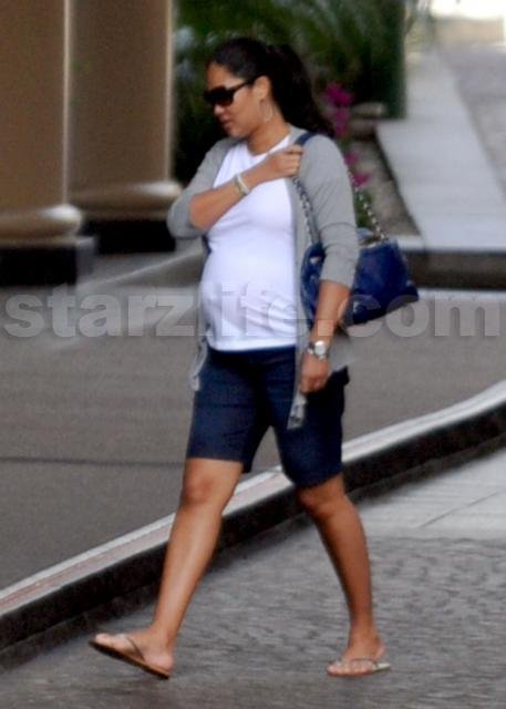Kimora Lee Simmons gave birth pics of kimora lee simmons son. Kimora Lee Simmons gave birth