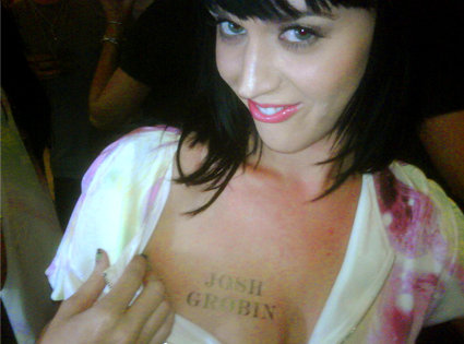 Josh Groban Vicariously Feeling Up Katy Perrys Breasts 425 perry katy 072809 Celebs Photo Josh Groban Vicariously Feeling Up Katy Perrys Breasts
