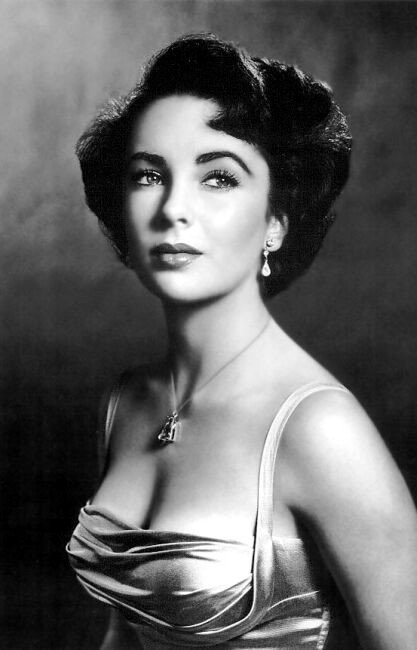 Elizabeth Taylor Heads to Hospital