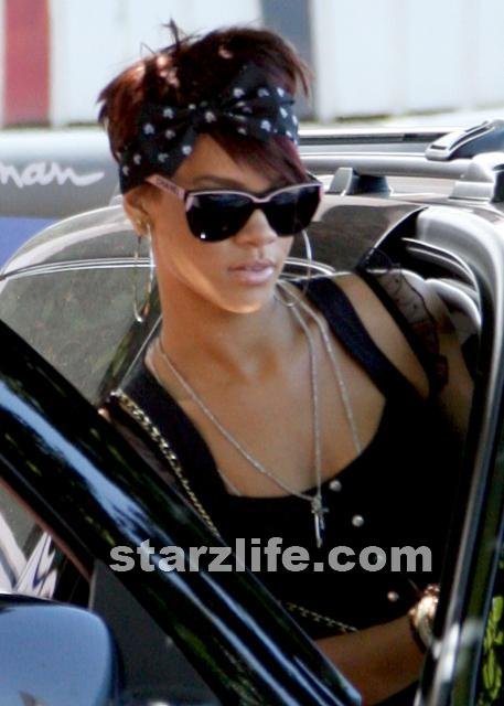 Like Everybody is Saying that Rihanna is Seeing Chris Brown Again