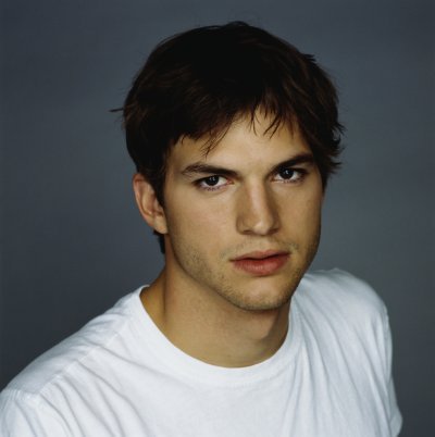 Ashton Kutcher Tweets About Not Dying in Plane Emergency ashton kutcher biography2 Celebs Photo Ashton Kutcher Tweets About Not Dying in Plane Emergency