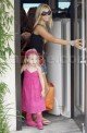 Shopping in Malibu: Its Complicated! main 124 80x122 Celebs Photo Shopping in Malibu: Its Complicated!
