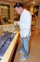 Jon Gosselin Splurges for Vegas Bling 083009 SL Gosselin33 80x122 Celebs Photo Jon Gosselin Splurges for Vegas Bling