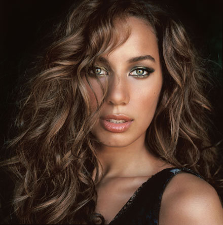 Bleeding Love is Right, Leona Lewis Punched By Fan leona lewis Celebs Photo Bleeding Love is Right, Leona Lewis Punched By Fan