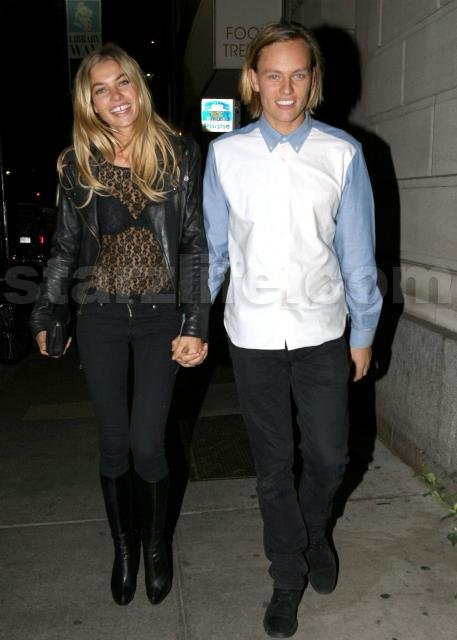 Romantic NYC Evening for Jessica Hart and Nicolas Potts main 242 Celebs Photo Romantic NYC Evening for Jessica Hart and Nicolas Potts