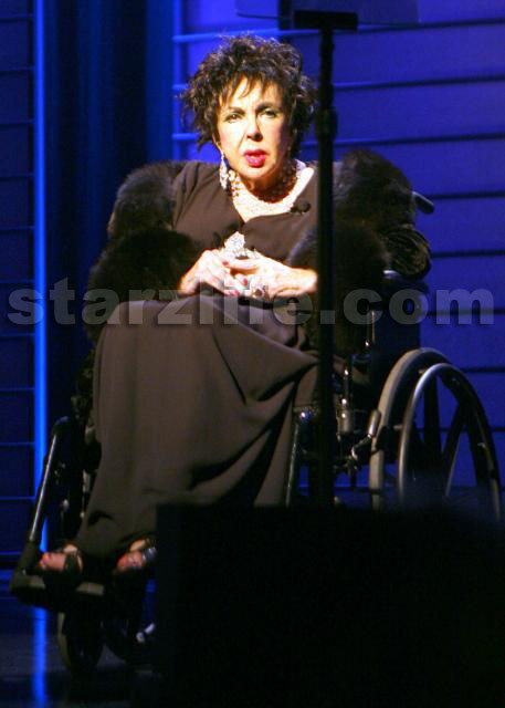 Elizabeth Taylor Tweets Before Surgery main 25 Celebs Photo Elizabeth Taylor Tweets Before Surgery