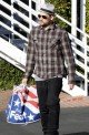 Joel Madden Gets His Shop On main 156 80x122 Celebs Photo Joel Madden Gets His Shop On