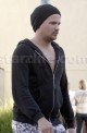 Sean Stewart Takes a Stroll main 2310 80x122 Celebs Photo Sean Stewart Takes a Stroll