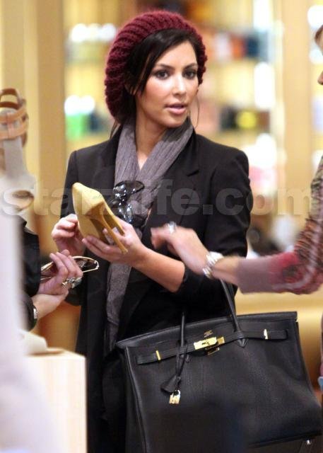 Kim Kardashian Wants to Clear Something Up 121309 SL Kardashain23 Celebs Photo Kim Kardashian Wants to Clear Something Up