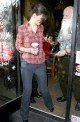 STARZLIFE PICS: Assaultin Pepper! Katies Bodyguard Goes on the Attack 122309 SL Holmes04 80x122 Celebs Photo STARZLIFE PICS: Assaultin Pepper! Katies Bodyguard Goes on the Attack