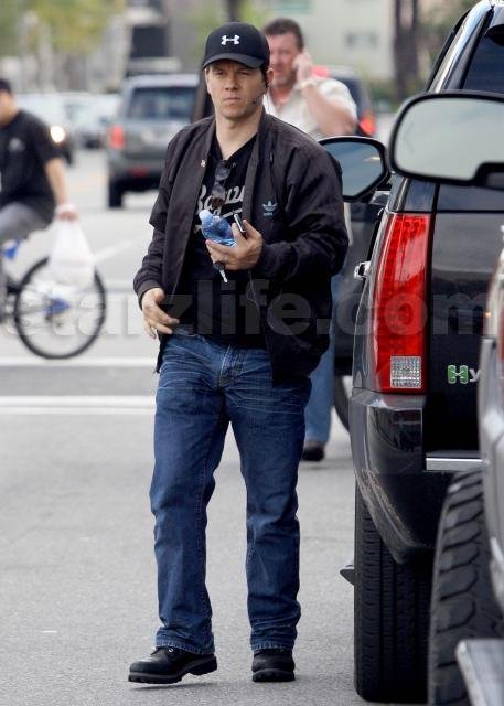STARZLIFE PICS: Mark Wahlbergs Bluetooth Looks Like Madonnas Stage Mic from 1993 020710 SL Wahlberg17 Celebs Photo STARZLIFE PICS: Mark Wahlbergs Bluetooth Looks Like Madonnas Stage Mic from 1993